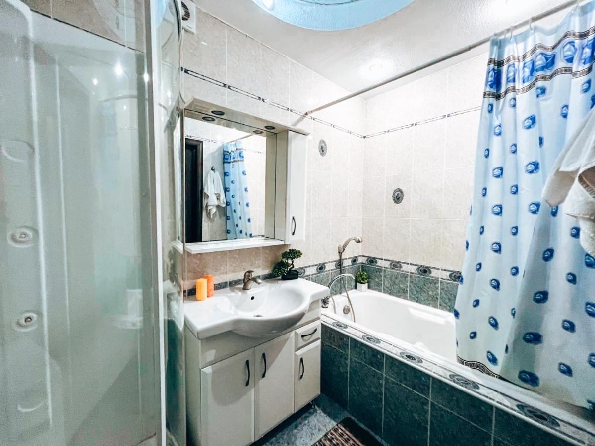 Квартира В Центре Крещатика Kiev Exteriör bild